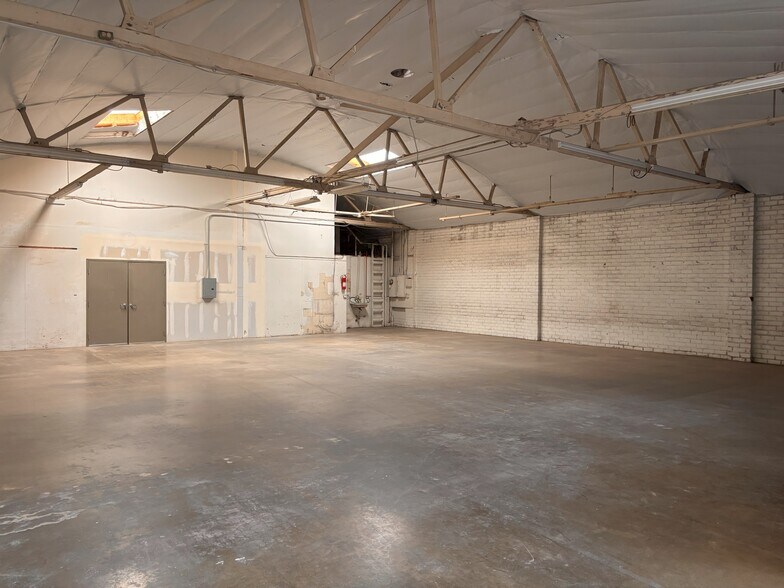 More Photos Of 3036 E Olympic Blvd, Los Angeles Warehouse For Sale