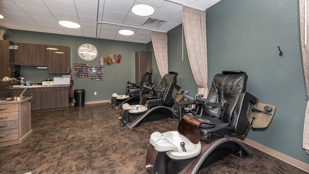 More Photos Of 100 W Broadway Ave, Bismarck Medical For Sale