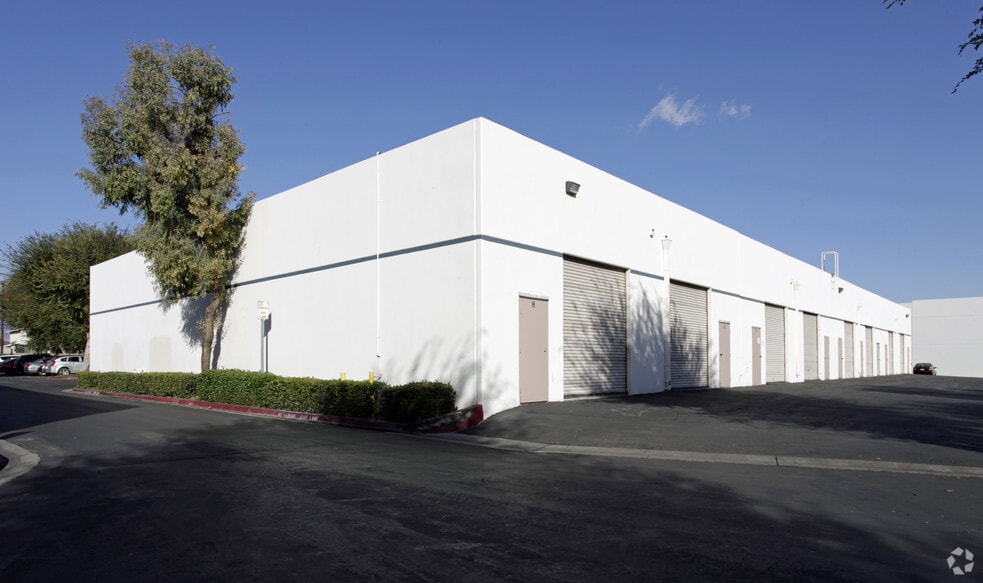 More Photos Of 3857 Schaefer Ave, Chino Showroom For Lease