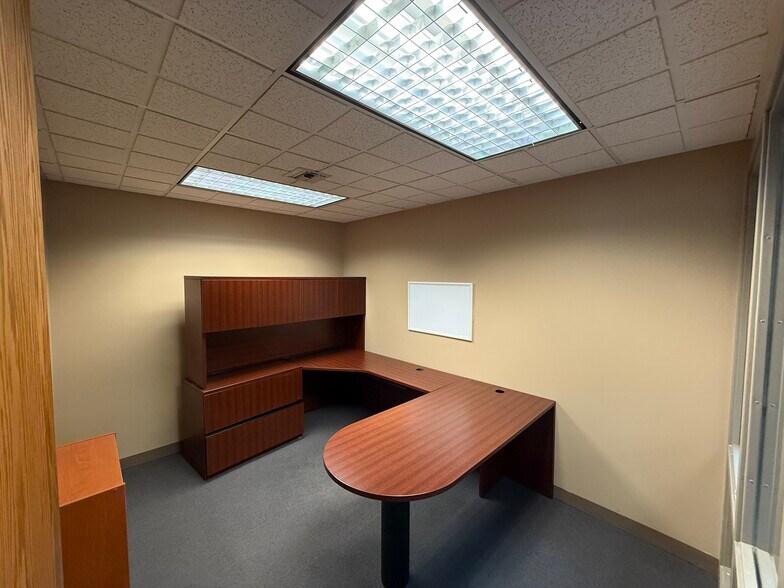 More Photos Of 321 S Blanchard St, Findlay Office For Sale