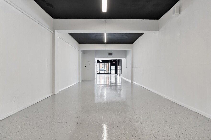 More Photos Of 1500 NW 36th St, Miami Storefront Retail Office For Lease