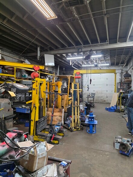 More Photos Of 3839-3841 N Kedzie Ave, Chicago Office For Sale
