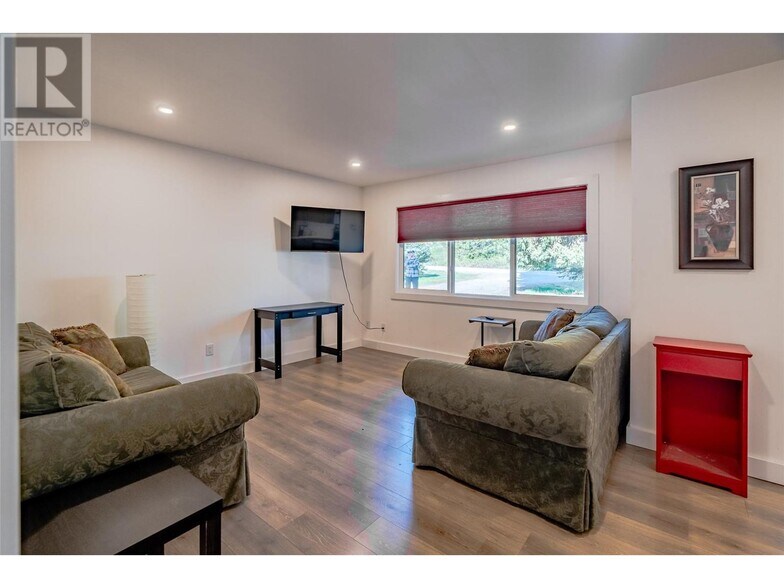 More Photos Of 1810 1 St, Fruitvale Apartments For Sale