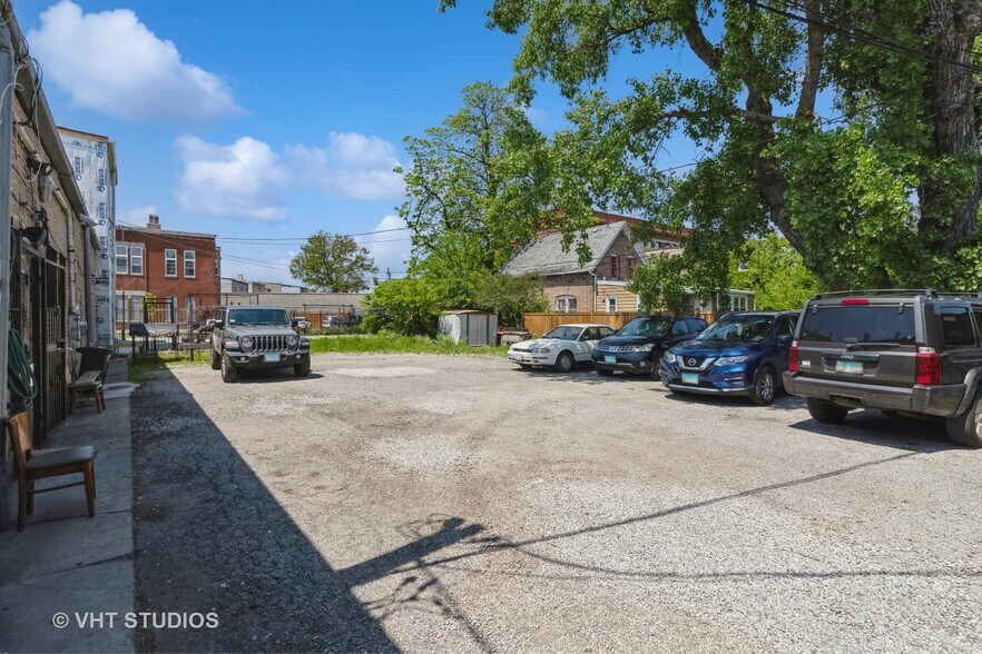 More Photos Of 3614-3620 W Division St, Chicago Storefront For Sale