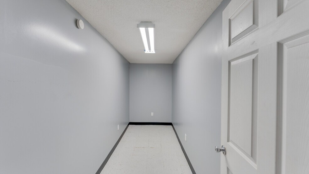 More Photos Of 510 N Walker St, Quitman Light Manufacturing For Sale