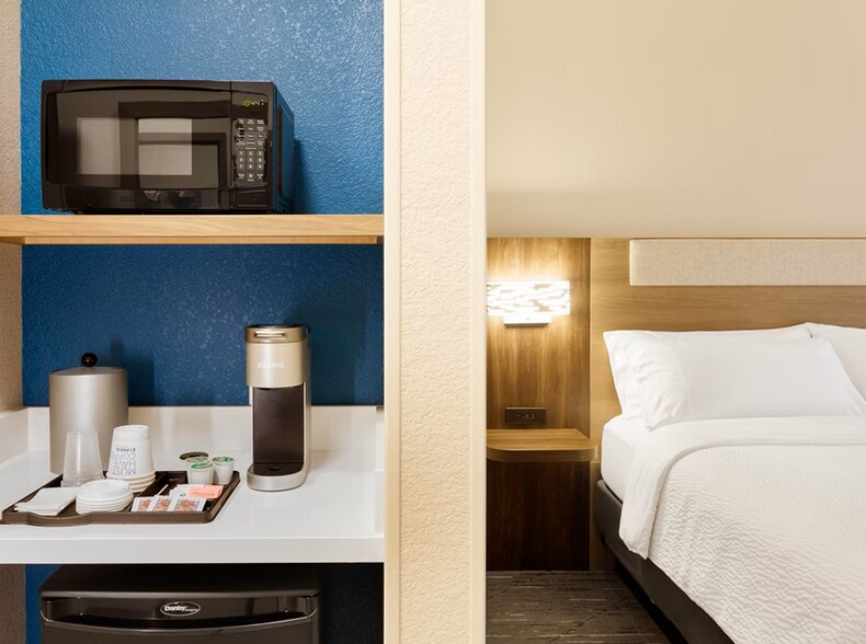 More Photos Of 126 Middle Buster, Gonzales Hotel For Sale