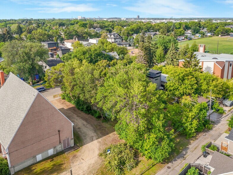 More Photos Of 9630 74 Av NW, Edmonton Flex For Sale