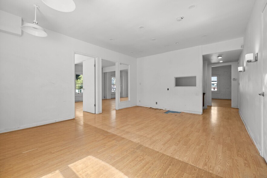 More Photos Of 2917-2921 Main St, Santa Monica Storefront Retail Office For Lease