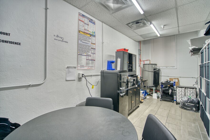 More Photos Of 2027-2035 Broadway, Boulder General Retail For Sale