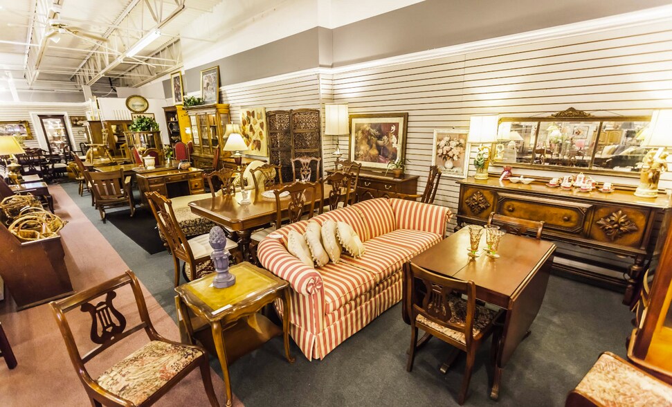 More Photos Of 6289 N Oak Tfwy, Gladstone Unknown For Sale