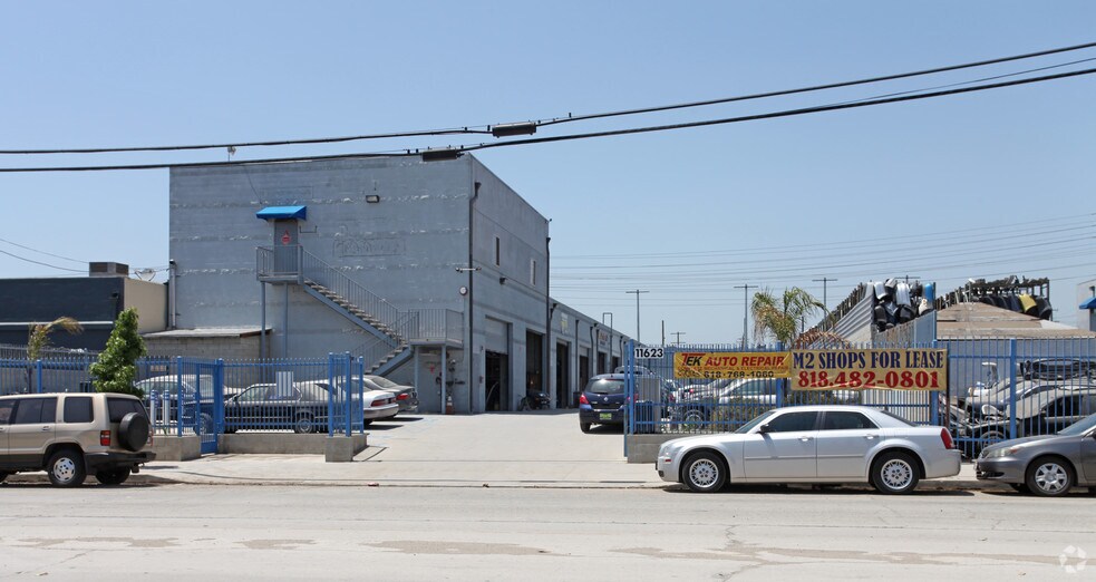 More Photos Of 11623 Sheldon St, Sun Valley Auto Salvage Facility For Lease