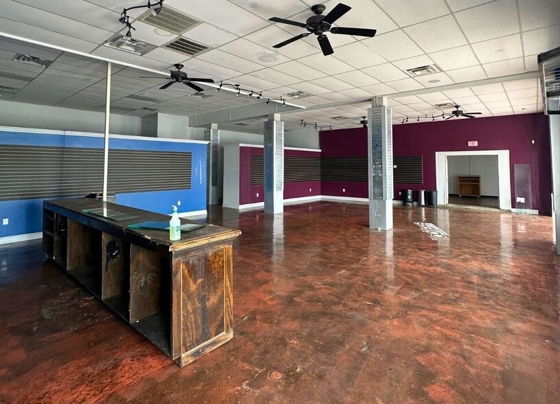 More Photos Of 107 Walton Dr, College Station Freestanding For Lease