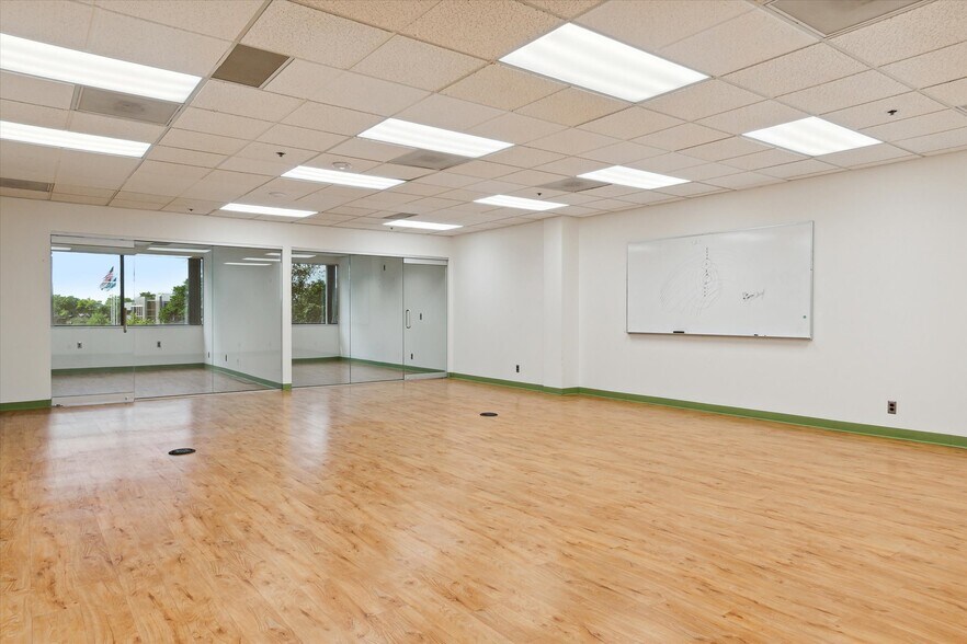 More Photos Of 950 Stephenson Hwy, Troy Loft Creative Space For Lease
