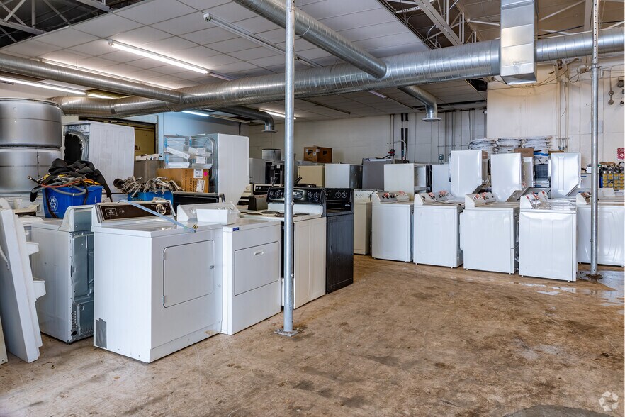 More Photos Of 25-45 Rutter St, Rochester Warehouse For Lease