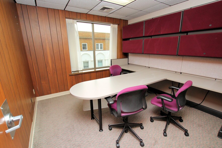 More Photos Of 2 W Main St, Fremont Office For Lease