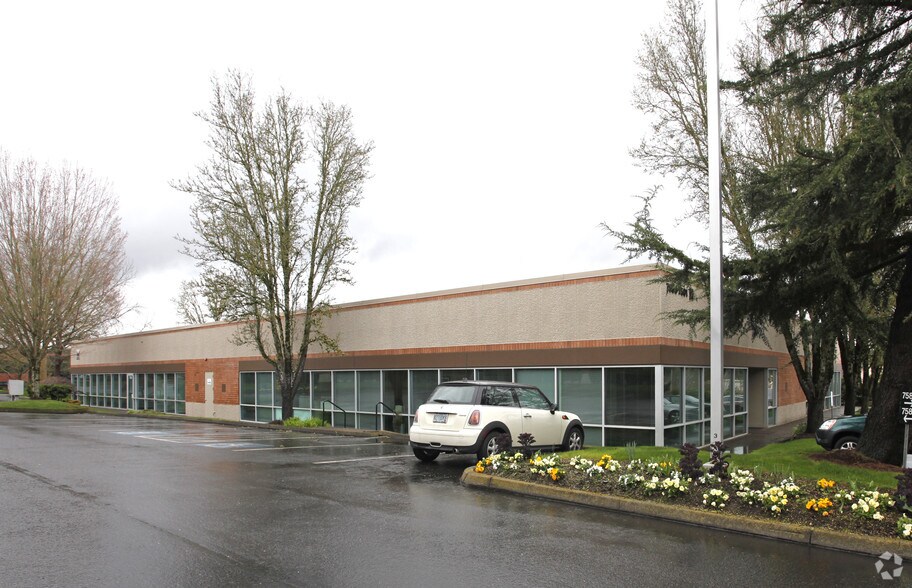 More Photos Of 7585-7591 SW Mohawk St, Tualatin Office For Sale