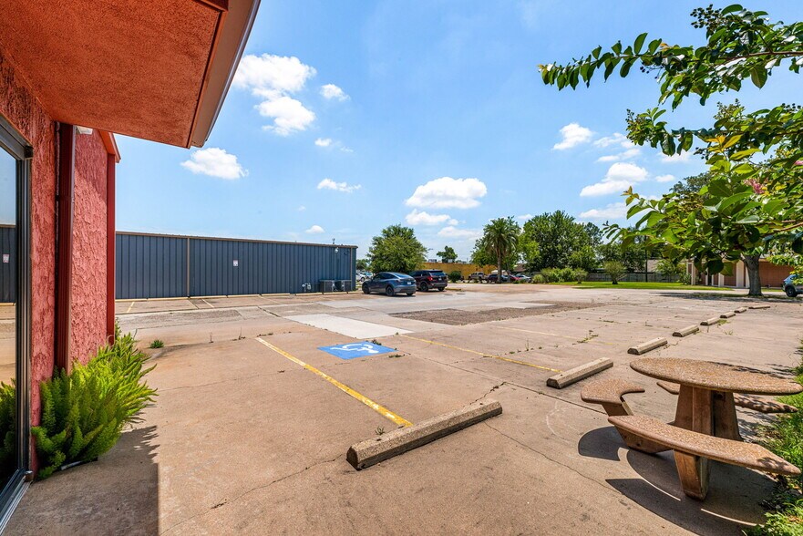 More Photos Of 130 W San Augustine St, Deer Park Office For Sale