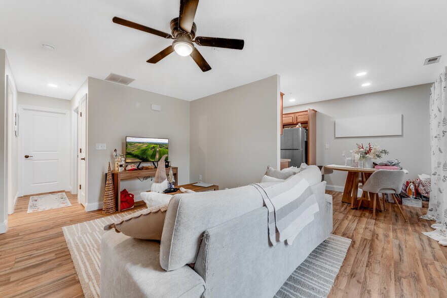 More Photos Of 940 Stewart St, Morgantown Apartments For Sale