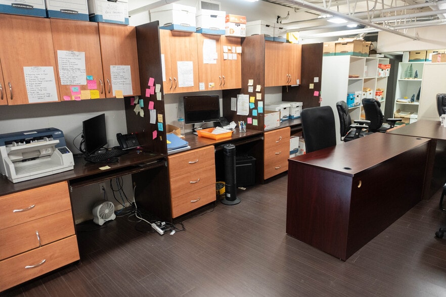 More Photos Of 2565 Steeles Ave E, Brampton General Retail For Sale