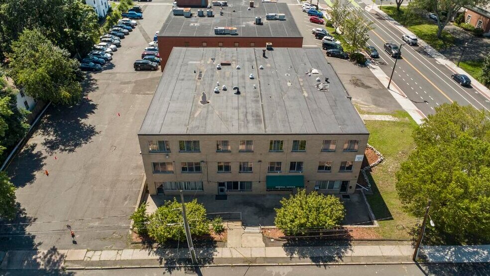 More Photos Of 621 Farmington Ave, Hartford Apartments For Sale