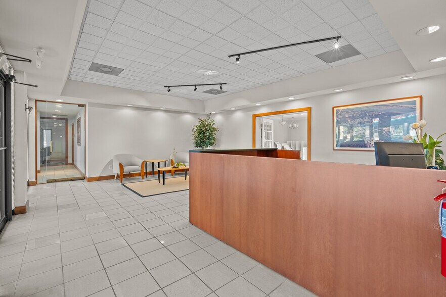 More Photos Of 49 Shores Blvd, Saint Augustine Office For Lease