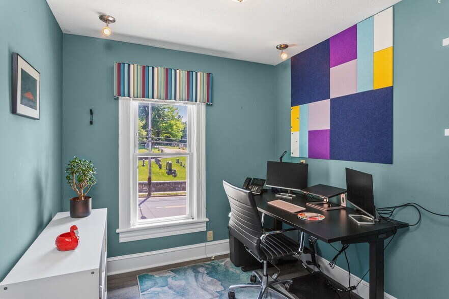 More Photos Of 380 E Market St, Harrisonburg Office For Lease