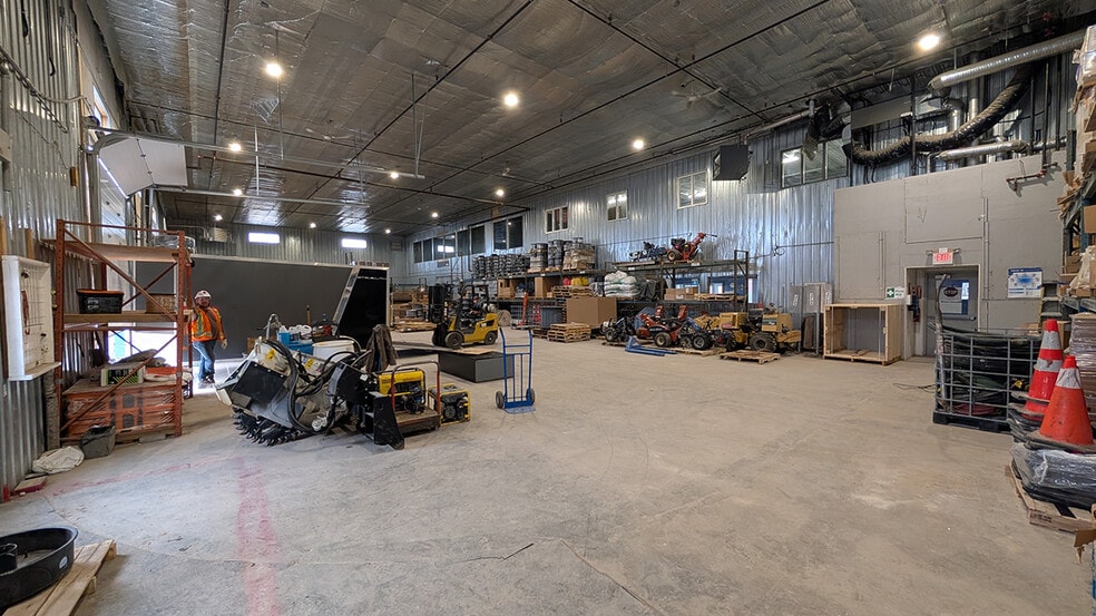More Photos Of 91 Lowson Cres, Winnipeg Distribution For Lease