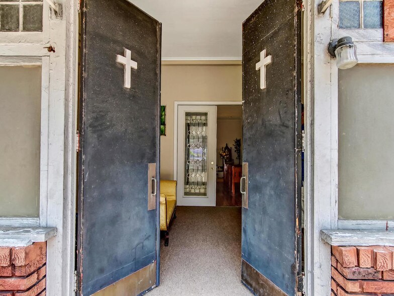 More Photos Of 525 Beaver St, Jacksonville Cemetery Mausoleum For Lease