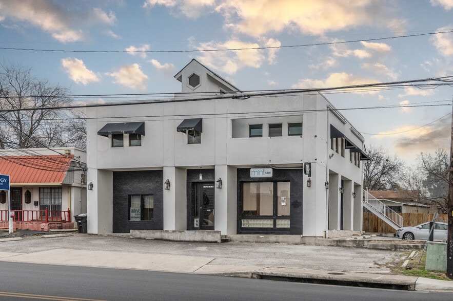 More Photos Of 250 W Olmos Dr, San Antonio Storefront Retail Office For Lease