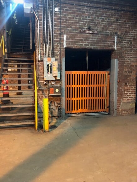 More Photos Of 1251 W Market St, Warren Manufacturing For Sale