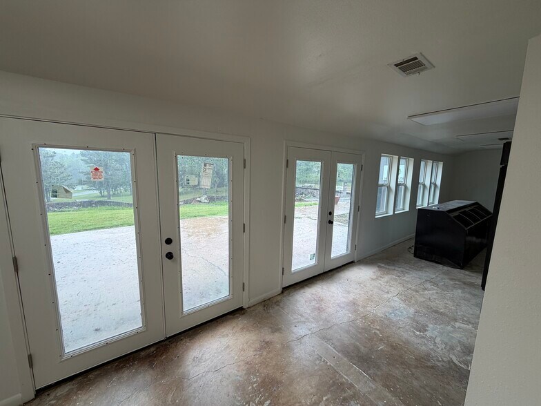 More Photos Of 202 River Oaks Dr, Hot Springs National Park Freestanding For Lease
