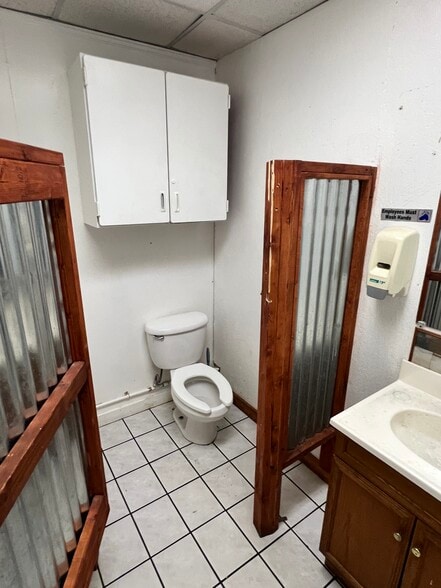 More Photos Of 612 Slater St, Kings Mountain Flex For Lease