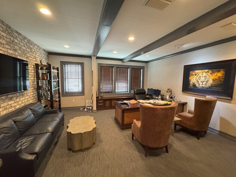 More Photos Of 2011 W Cleveland St, Tampa Loft Creative Space For Sale