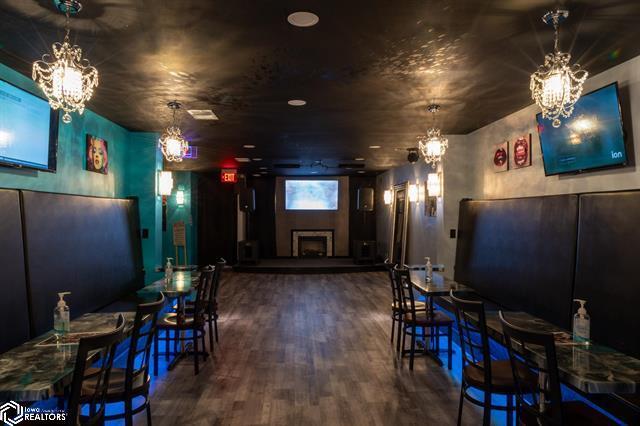 More Photos Of 854 Washington St, Burlington Bar For Sale