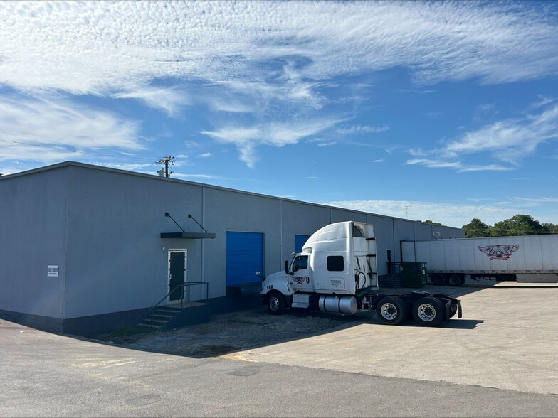 More Photos Of 5721 E Rosedale St, Fort Worth Unknown For Lease