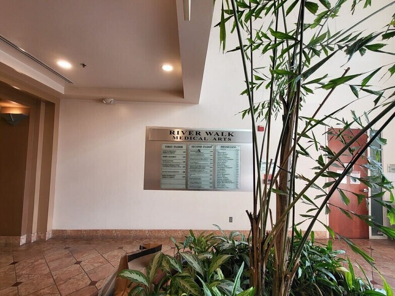 More Photos Of 9900 Stockdale Hwy, Bakersfield Medical For Sale