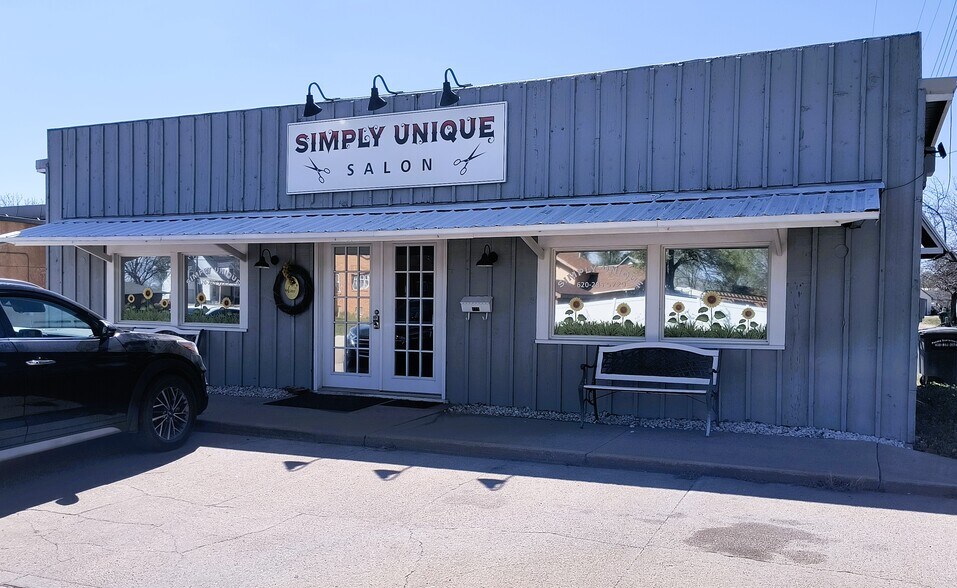 More Photos Of 111 W 12th St, Larned Freestanding For Sale