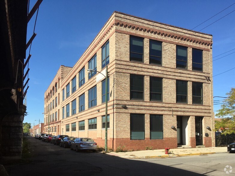 More Photos Of 1900 W Kinzie St, Chicago Light Distribution For Sale