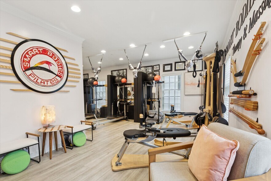 More Photos Of 5000 New Point Rd, Williamsburg Office For Sale
