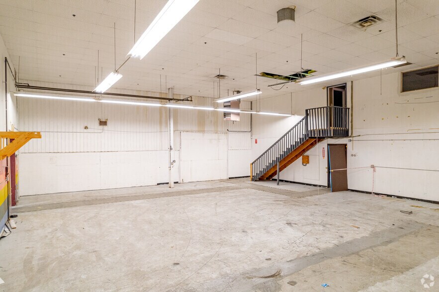 More Photos Of 201 W Decatur Ave, Pleasantville Flex For Sale