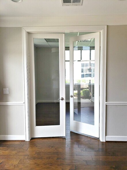 More Photos Of 2219 Sawdust Rd, The Woodlands Loft Creative Space For Lease