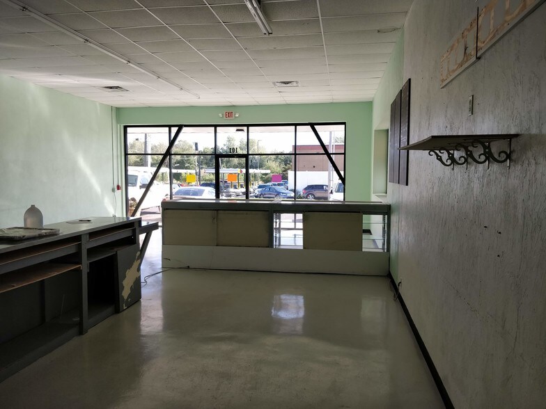 More Photos Of 2426 N Hawkins, Choctaw Freestanding For Lease