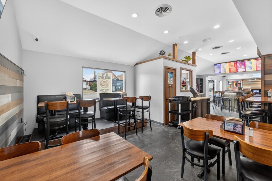 More Photos Of 8713 Gravois Rd, Saint Louis Restaurant For Sale