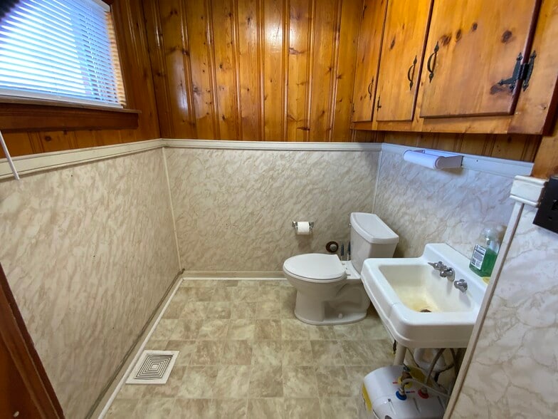 More Photos Of 801 Erwin Rd, Dunn Office For Sale