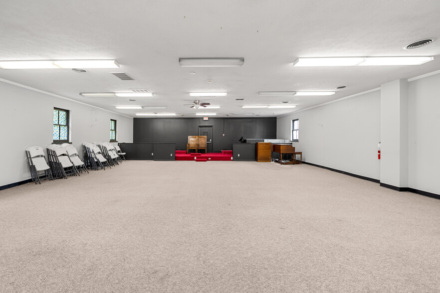 More Photos Of 1050 Kemper Meadow Dr, Cincinnati Religious Facility For Sale