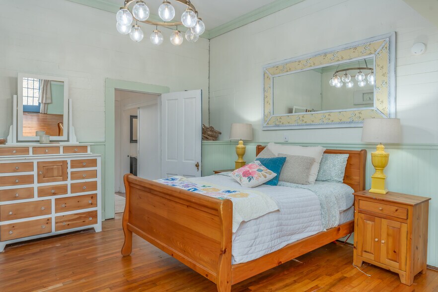 More Photos Of 401 E Bridge St, Wetumpka Specialty For Sale