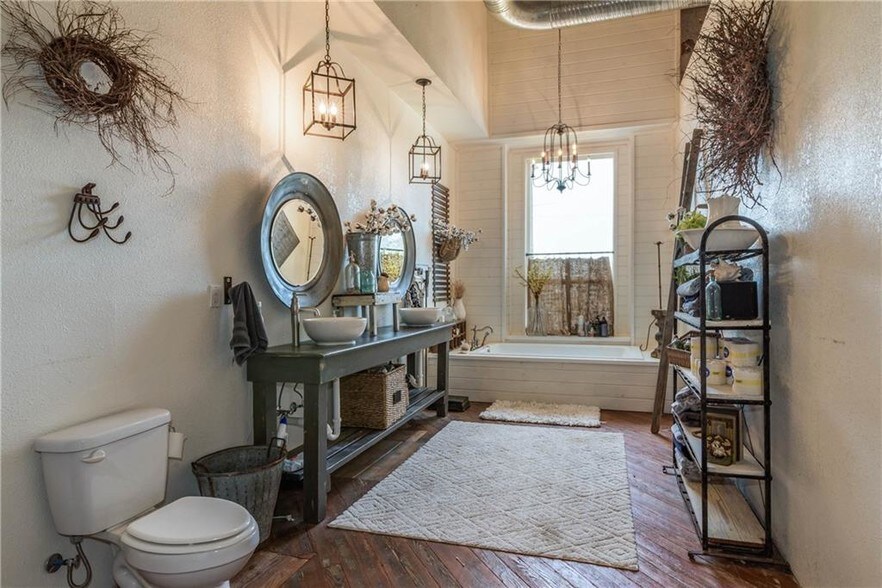 More Photos Of 306 W Main St, Denison Storefront For Sale