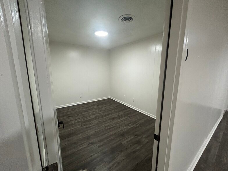 More Photos Of 103 Queen St, Georgetown Medical For Lease