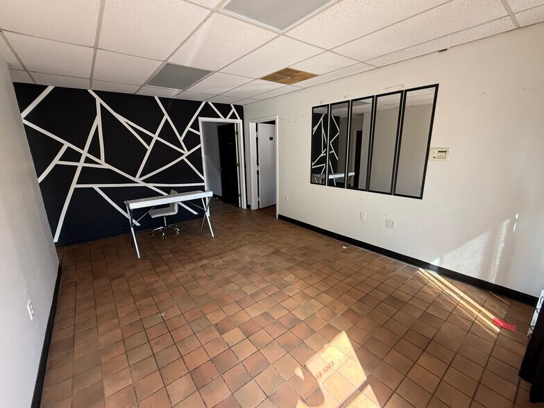 More Photos Of 1530 Commercial Ct, Jonesboro Office For Lease