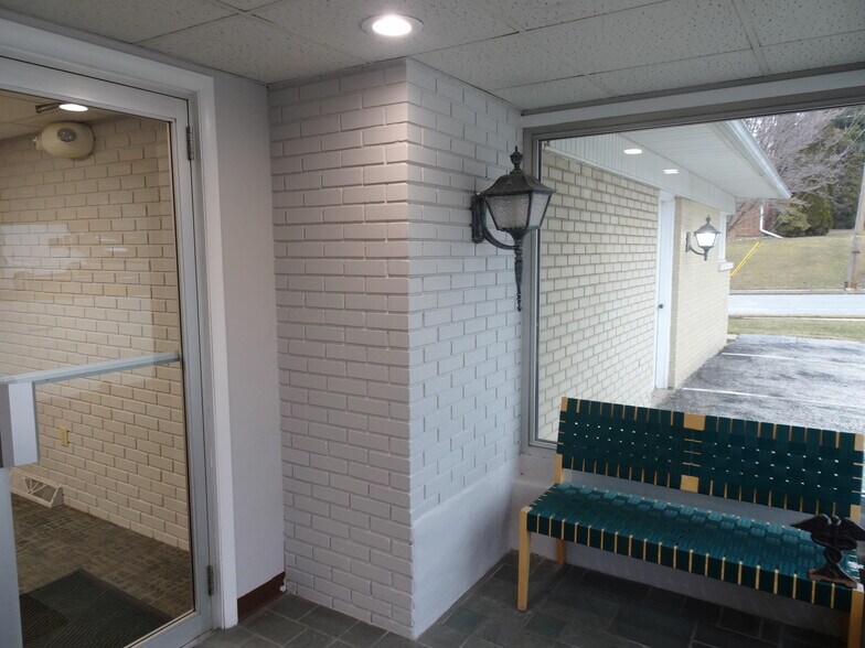 More Photos Of 810 Bonneview Rd, York Medical For Lease